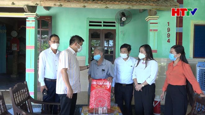 Lãnh đạo tỉnh thăm và tặng quà một số đối tượng chính sách