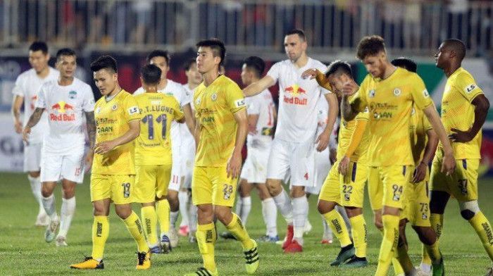 Nhiều đội bóng than trời khi V-League 2021 hoãn tới tháng 2/2022