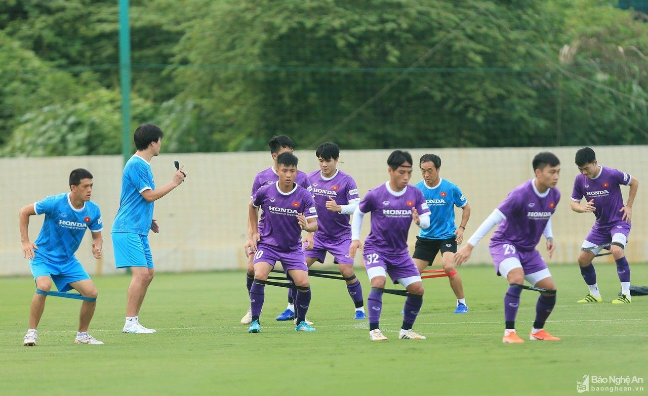 Văn Đức, Văn Hoàng, Tuấn Tài phấn chấn trong buổi tập cùng đội tuyển Việt Nam