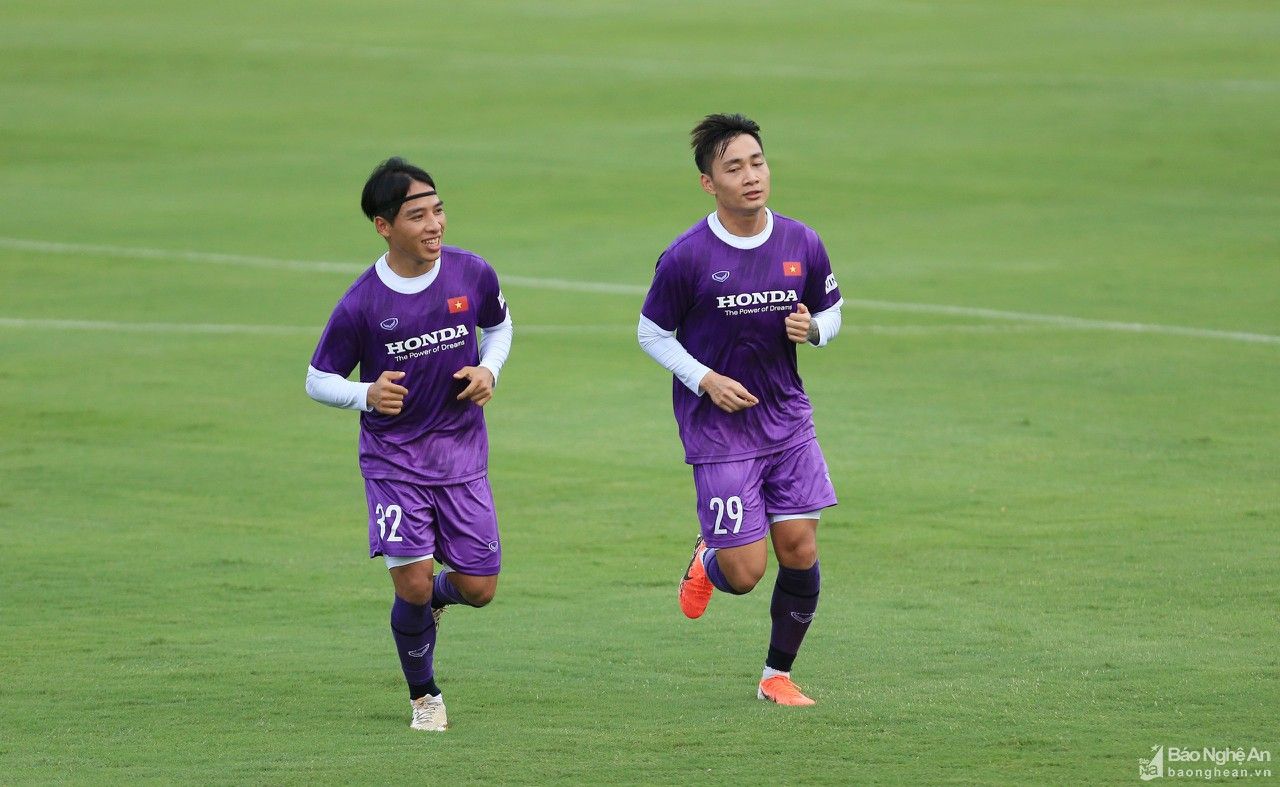 Văn Đức, Văn Hoàng, Tuấn Tài phấn chấn trong buổi tập cùng đội tuyển Việt Nam