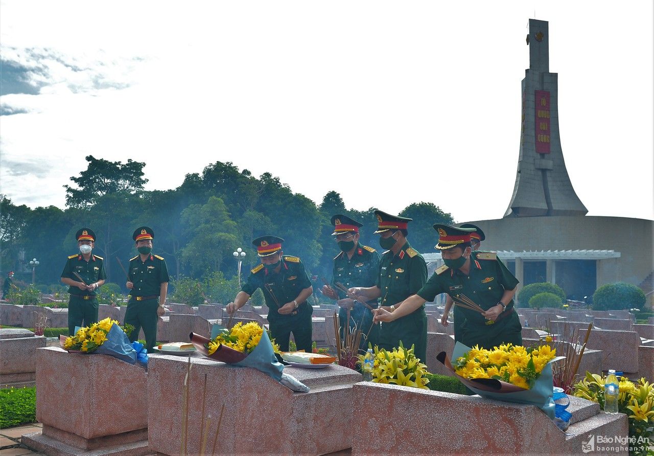 Bộ Tư lệnh Quân khu 4, Bộ CHQS tỉnh Nghệ An tưởng niệm Chủ tịch Hồ Chí Minh và các anh hùng liệt sỹ