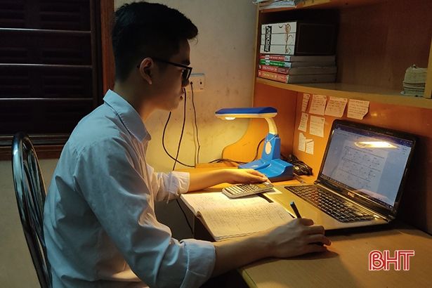 Nam sinh đạt điểm cao nhất khối A1 ở Hà Tĩnh