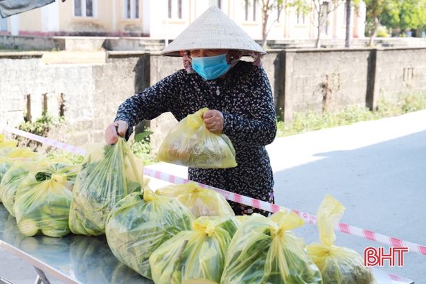 “Gian hàng không đồng” sẻ chia khó khăn với người dân Nghi Xuân