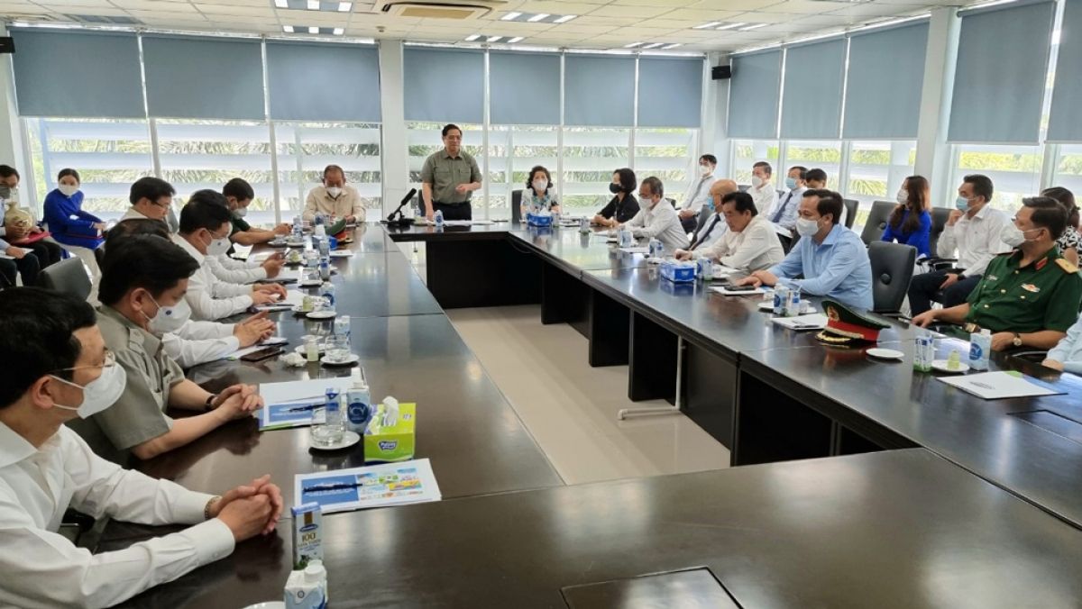 Thủ tướng Phạm Minh Chính kiểm tra công tác phòng chống dịch ở Bình Dương