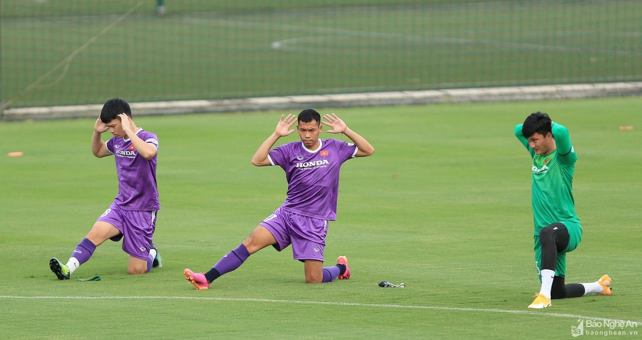 Văn Đức, Văn Hoàng, Tuấn Tài phấn chấn trong buổi tập cùng đội tuyển Việt Nam