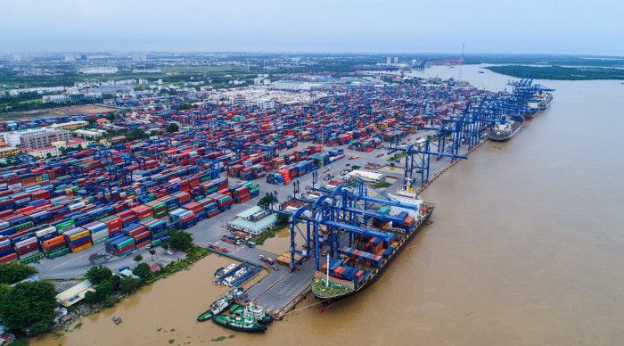 Cảng Cát Lái dừng tiếp nhận nhiều loại hàng do container tồn đọng quá lớn