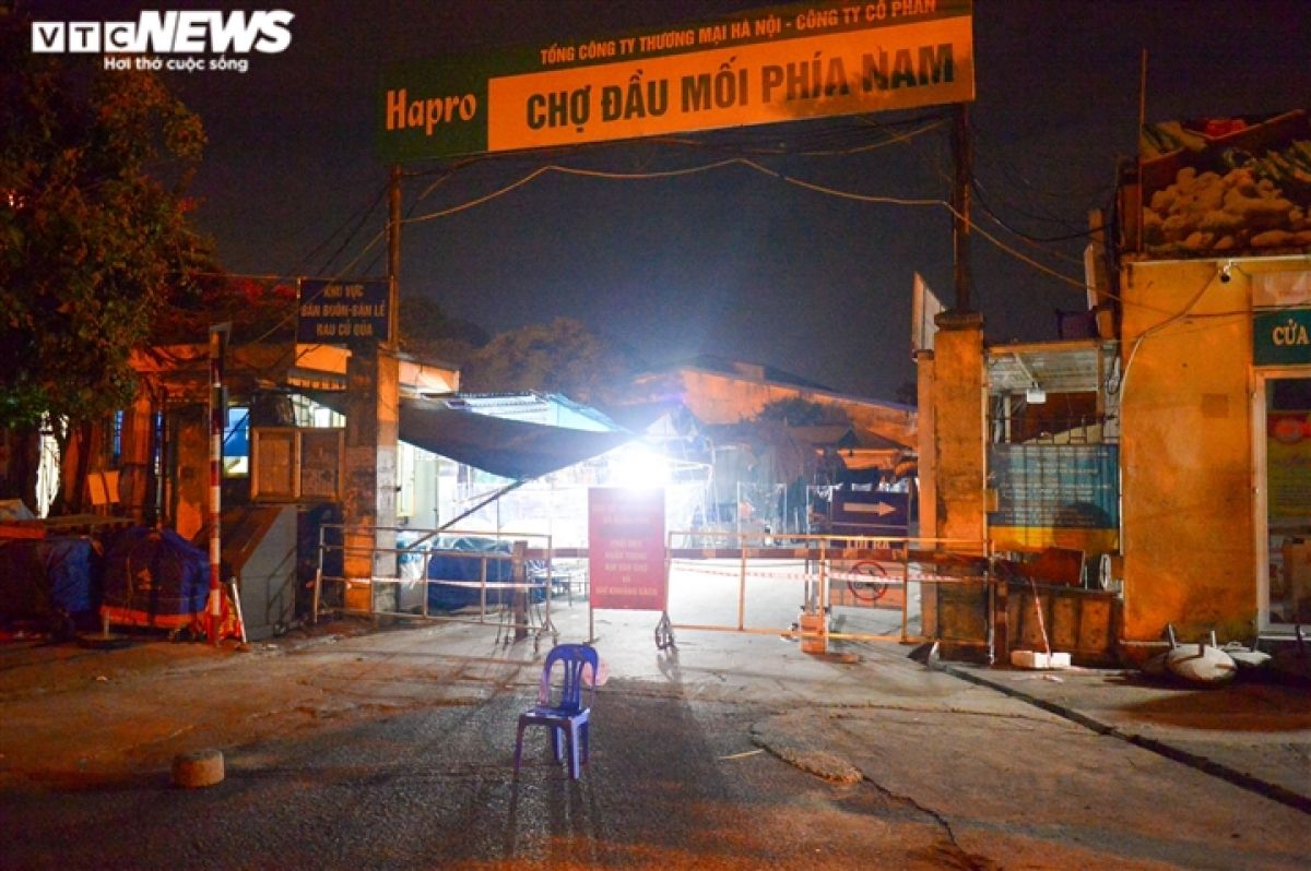 Chợ đầu mối phía Nam Hà Nội ngày đầu tiên mở cửa trở lại sau phong toả