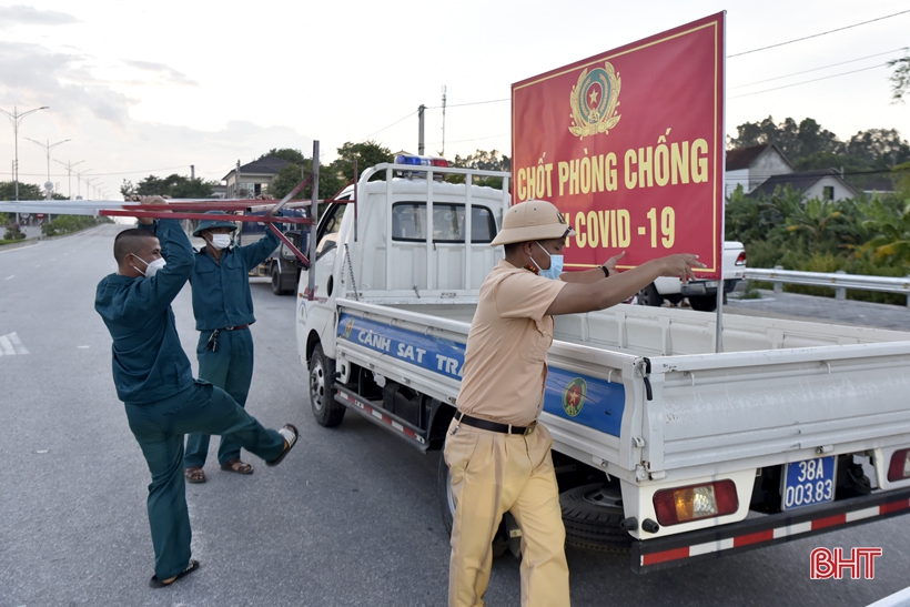 Tháo dỡ toàn bộ chốt phong tỏa, phương tiện ra vào TX Hồng Lĩnh trở lại bình thường