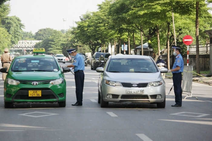 Cận cảnh ngày đầu Hà Nội kiểm soát dịch tại 39 chốt phân vùng