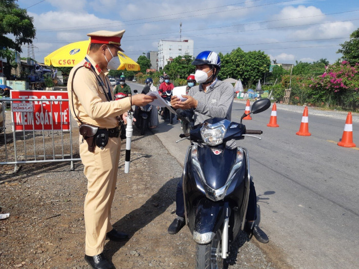 Cận cảnh ngày đầu Hà Nội kiểm soát dịch tại 39 chốt phân vùng