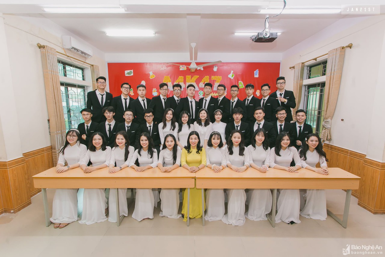 Nhiều lớp học ở Nghệ An có học sinh đậu đại học với điểm cao chót vót