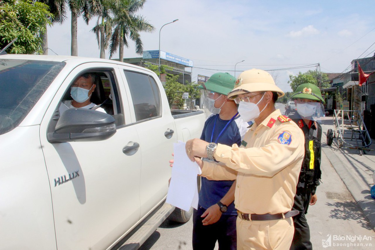 TP. Vinh: Chợ vẫn đóng, người dân được sử dụng thẻ mua hàng 3 ngày 1 lần mua đồ thiết yếu