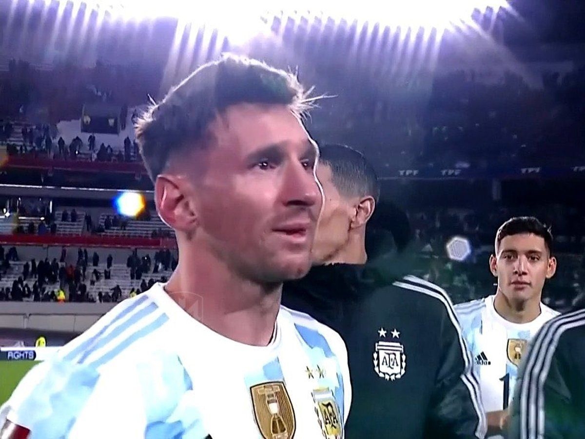 Messi bật khóc khi phá kỷ lục ghi bàn của huyền thoại Pele