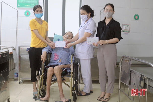 Xót xa gia cảnh người đàn ông bị liệt tứ chi sau tai nạn lao động ở Hà Tĩnh