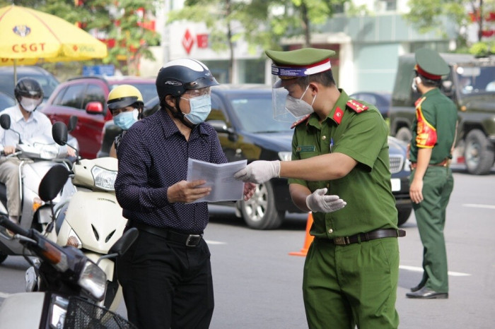 Cận cảnh ngày đầu Hà Nội kiểm soát dịch tại 39 chốt phân vùng