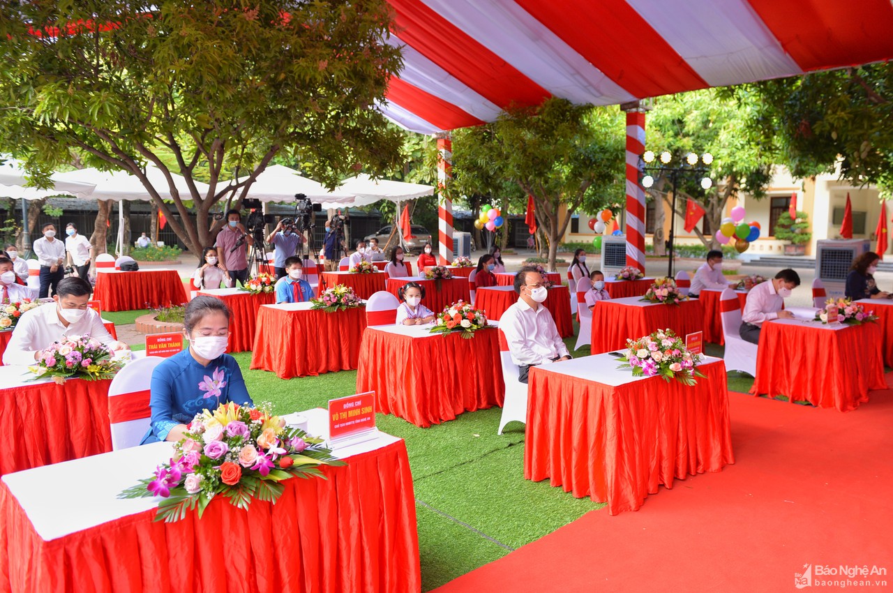 Lễ khai giảng đặc biệt của Nghệ An tại Trường THPT chuyên Phan Bội Châu