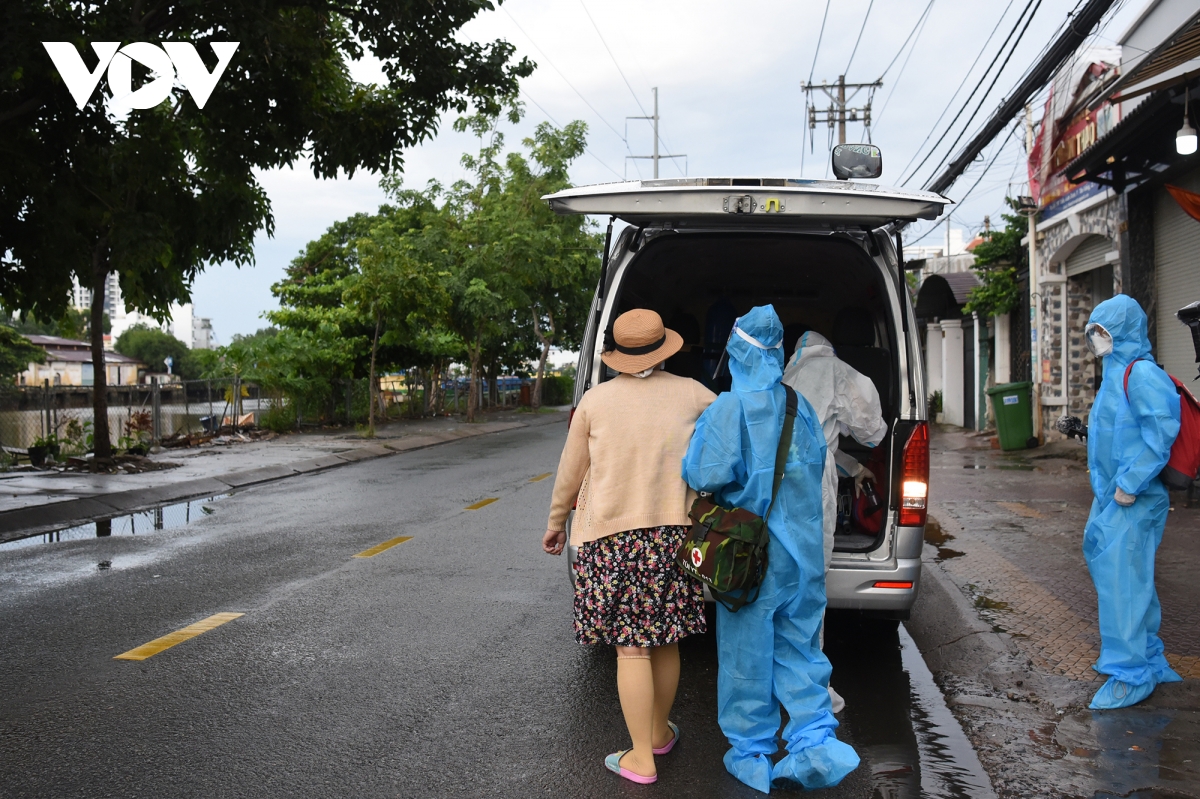 Hành trình đưa F0 vào viện cấp cứu của một bác sĩ ở TP.HCM