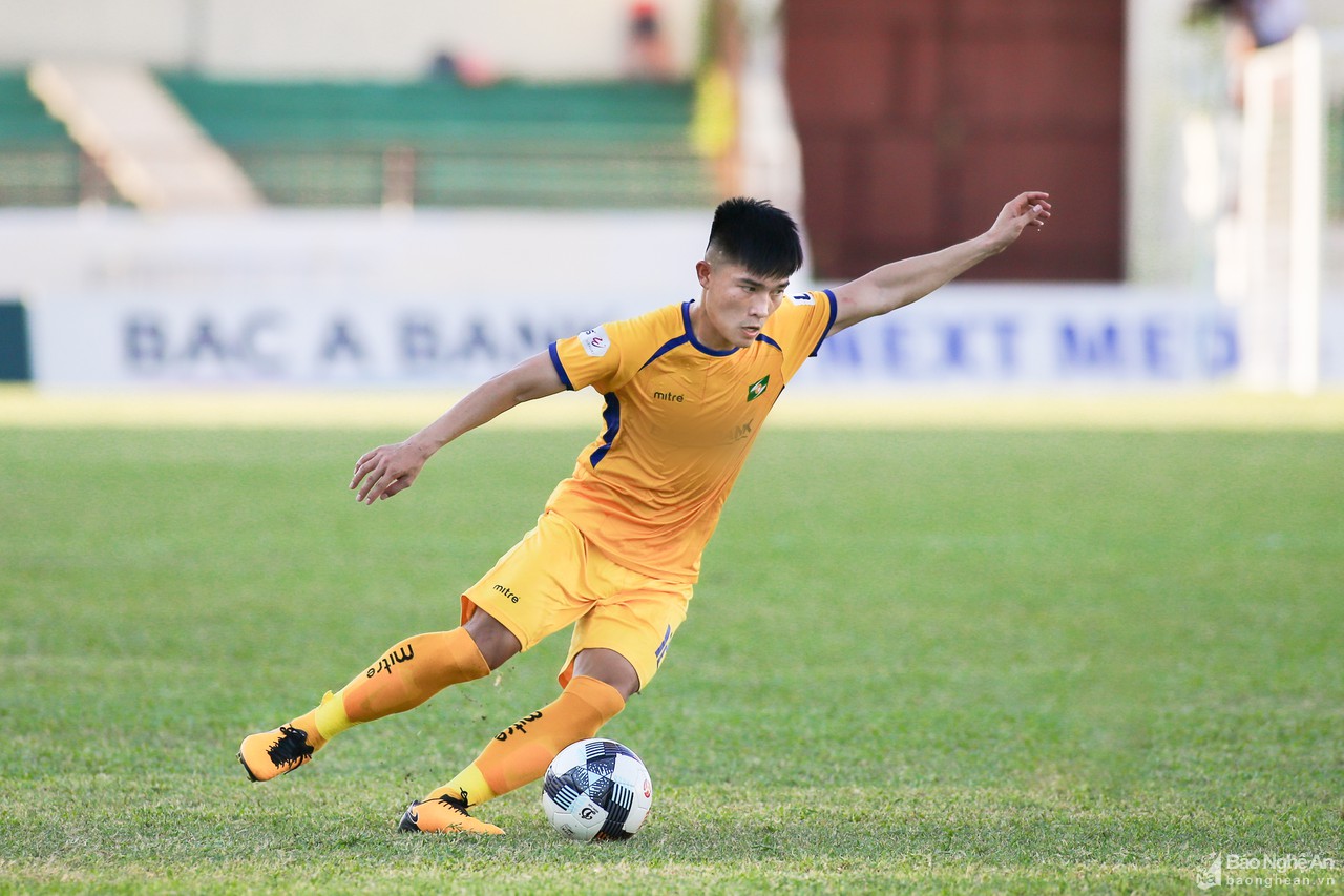 Tiền vệ Đặng Văn Lắm của SLNA đã hồi phục chấn thương