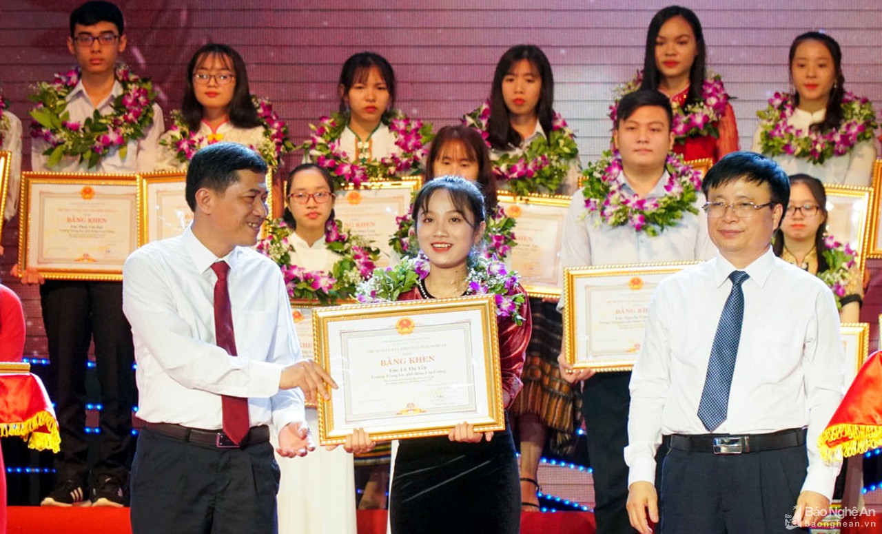 Nghệ An công bố danh sách 37 học sinh điểm cao được khen thưởng tại Kỳ thi tốt nghiệp THPT 