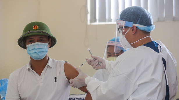 Tiêm phòng COVID-19 ở Hà Tĩnh: Vắc-xin tốt nhất là vắc-xin được tiêm sớm nhất