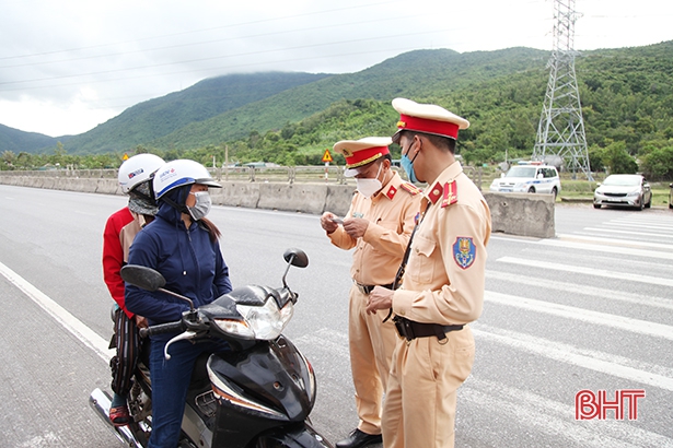 Hà Tĩnh linh hoạt trong kiểm soát, vận chuyển công dân về từ vùng dịch