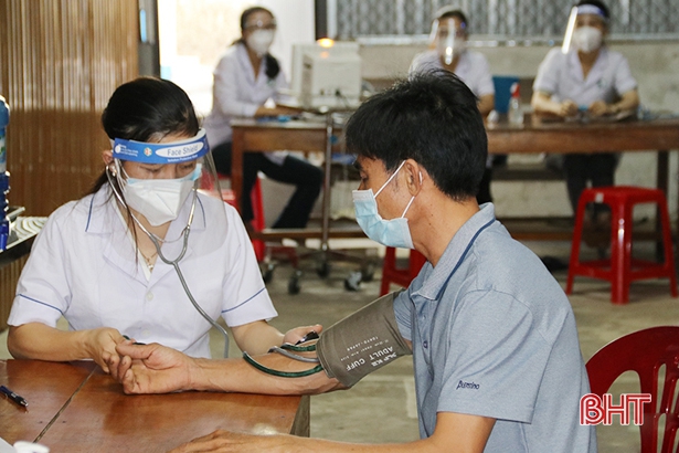 Hà Tĩnh tiêm vắc-xin phòng COVID-19 đợt 6 cho 3.510 người