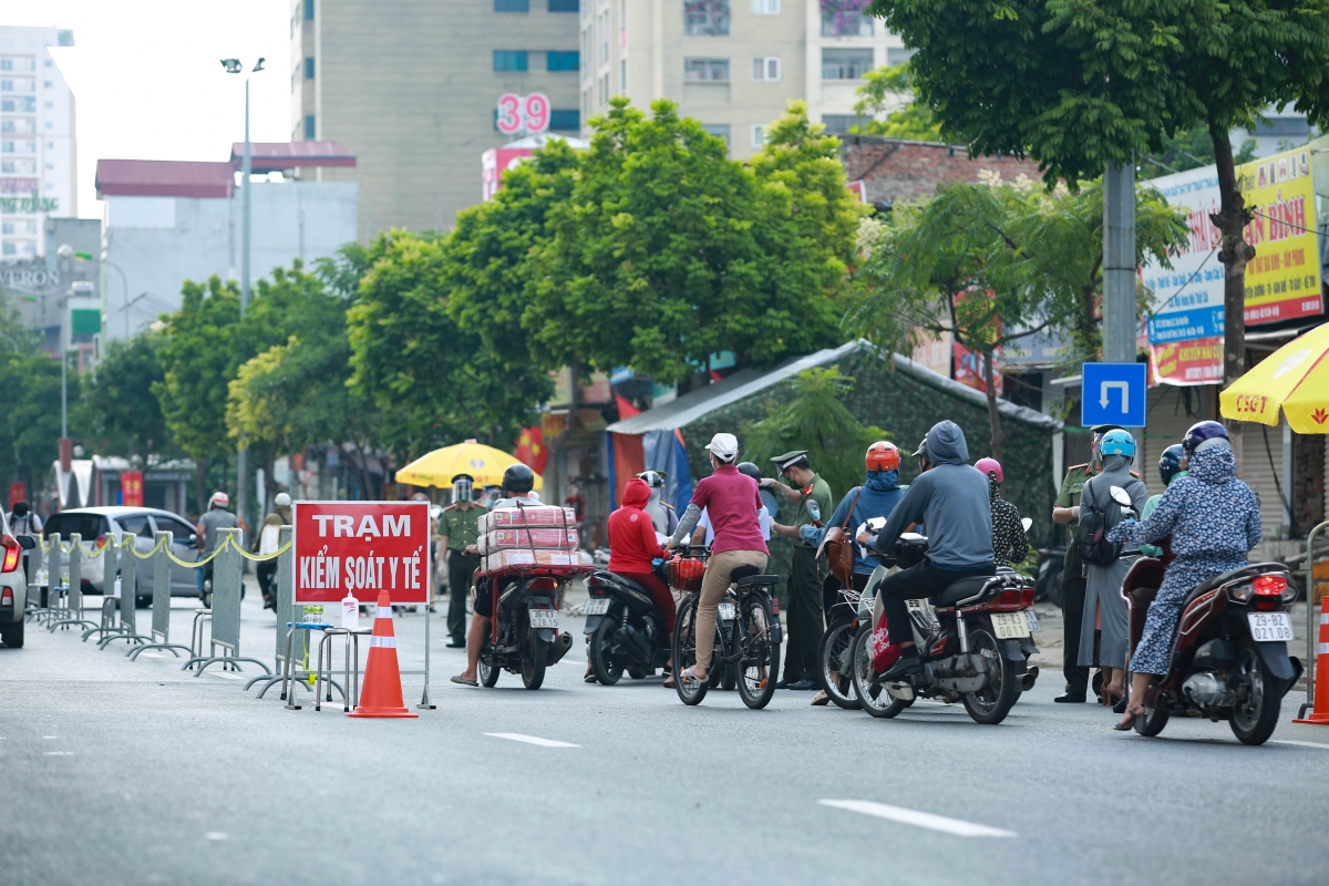 Các chốt kiểm soát người ra vào Vùng 1 ở Hà Nội bắt đầu hoạt động