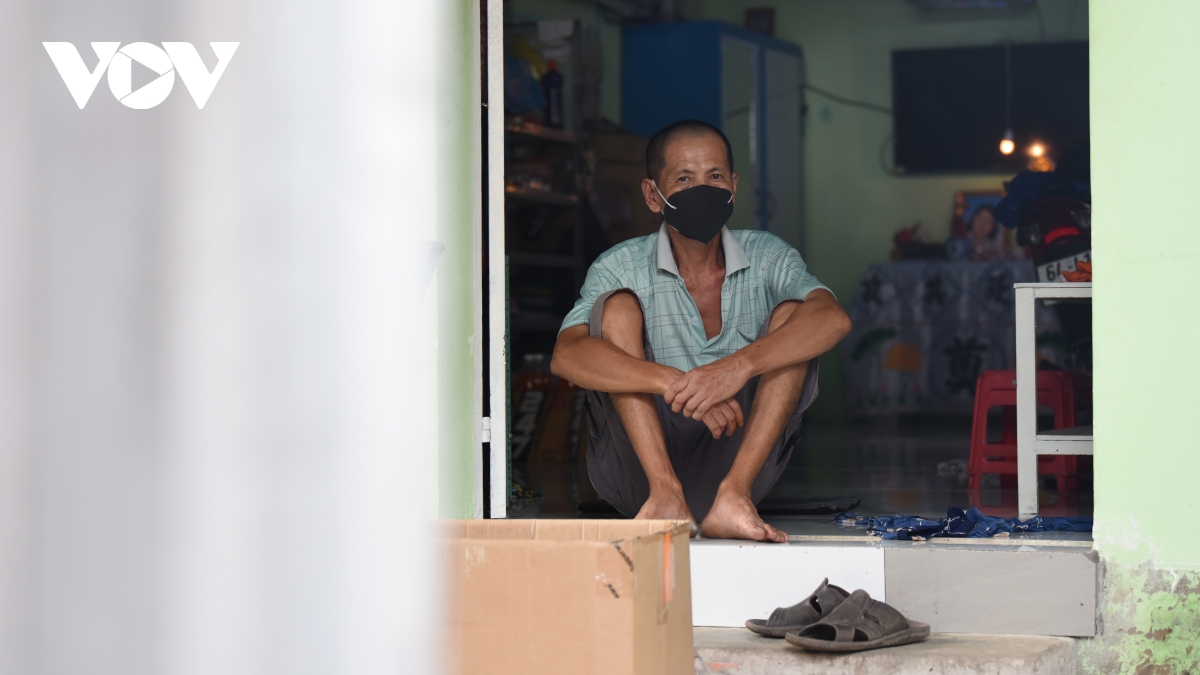 Vì sao quận 7 chậm chuyển tiền hỗ trợ mai táng người dân mất vì Covid-19?