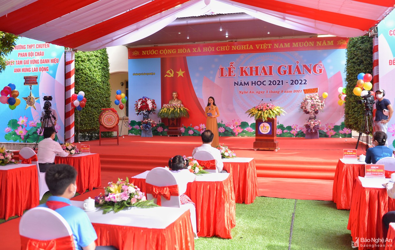 Lễ khai giảng đặc biệt của Nghệ An tại Trường THPT chuyên Phan Bội Châu