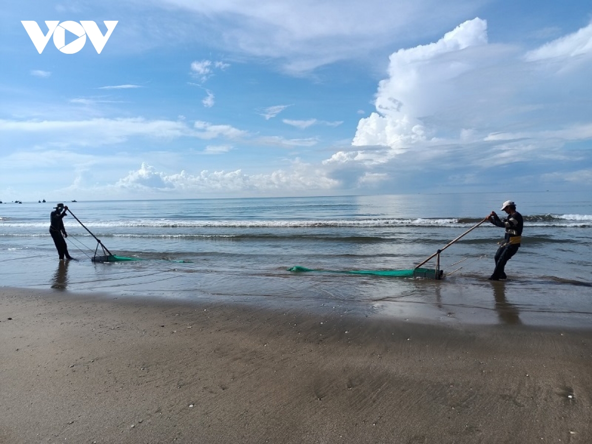 Người dân vùng biển Bình Thuận vất vả mưu sinh trong đại dịch