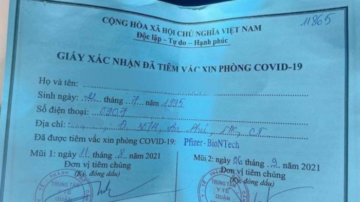 Phó Chủ tịch phường bị đình chỉ vì "được" cô gái khoe giúp tiêm vaccine