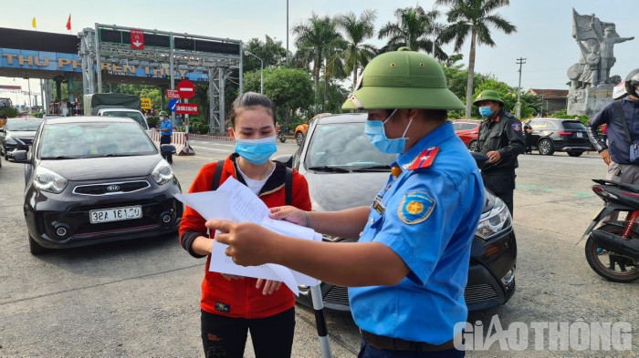 Chủ tịch tỉnh Nghệ An chỉ đạo TP Vinh bỏ quy định "gây khó" người dân