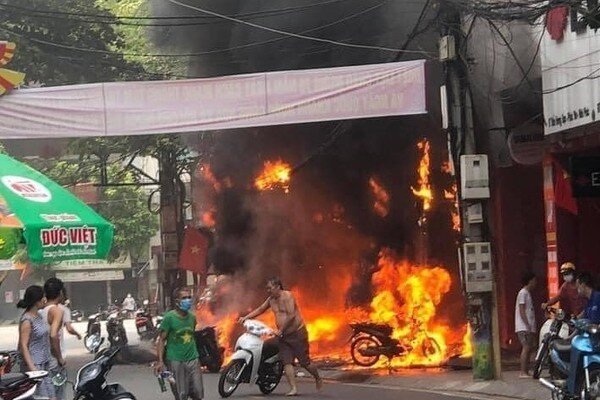 Bắt nghi phạm ném bom xăng làm cháy cửa hàng xe máy tại Vĩnh Phúc