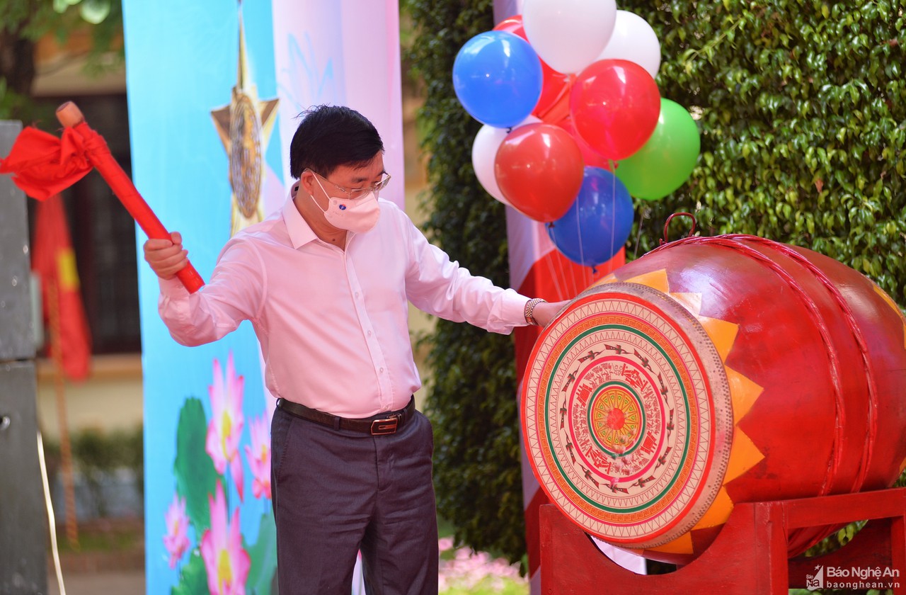 Lễ khai giảng đặc biệt của Nghệ An tại Trường THPT chuyên Phan Bội Châu