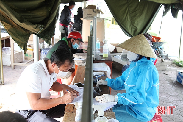 Hà Tĩnh linh hoạt trong kiểm soát, vận chuyển công dân về từ vùng dịch