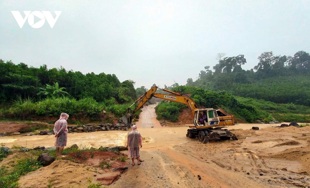 Mưa lớn gây cô lập nhiều xã vùng cao huyện Phước Sơn, Quảng Nam