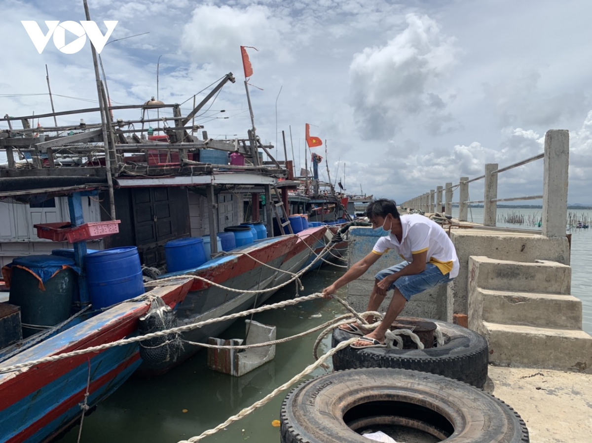 Miền Trung sẵn sàng ứng phó mưa bão, đảm bảo an toàn phòng dịch