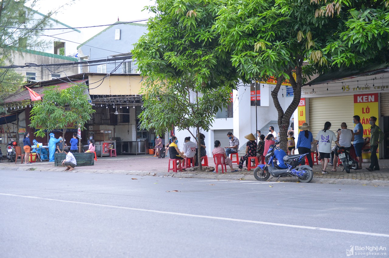 Thành phố Vinh khẩn trương xét nghiệm Covid-19 để sàng lọc cộng đồng lần 3 