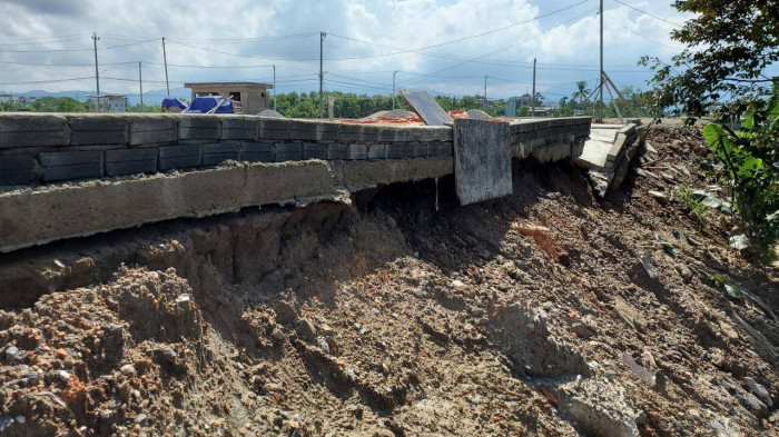 Đà Nẵng: Người dân "tố" đất san nền chợ trộn rác, Ban QLDA nói bình thường