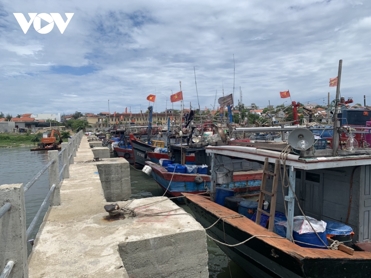 Miền Trung sẵn sàng ứng phó mưa bão, đảm bảo an toàn phòng dịch