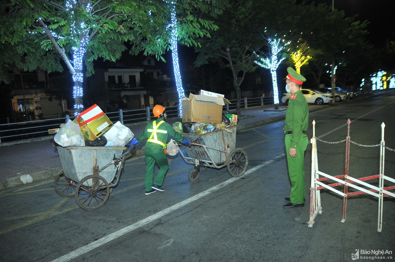 Tiếng chổi khua trong đêm cách ly ở thành Vinh