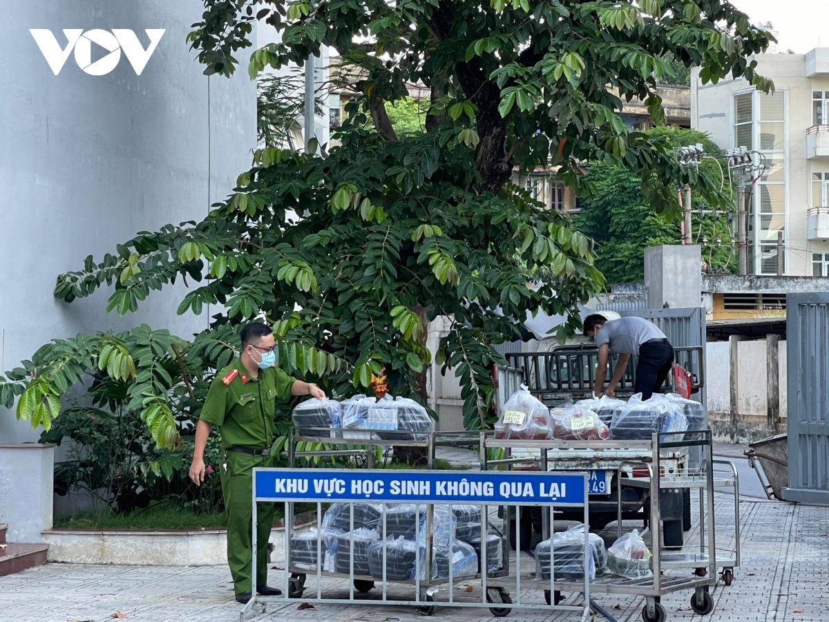 “Bếp đồng hành” sẻ chia với lực lượng tuyến đầu chống dịch ở Hà Nội
