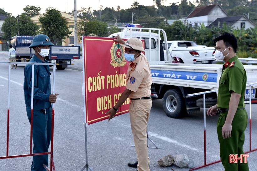 Tháo dỡ toàn bộ chốt phong tỏa, phương tiện ra vào TX Hồng Lĩnh trở lại bình thường