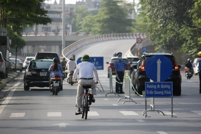 Cận cảnh ngày đầu Hà Nội kiểm soát dịch tại 39 chốt phân vùng