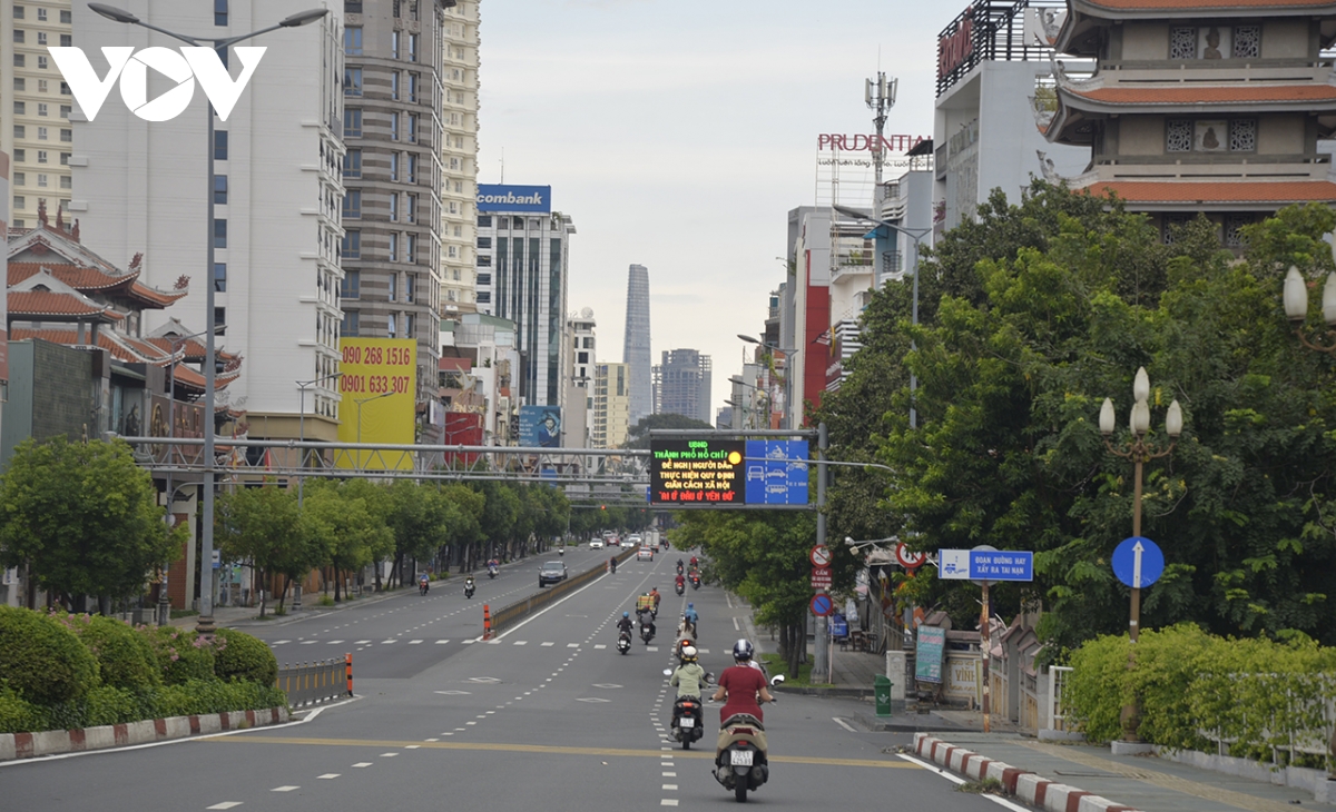 Bí thư Thành uỷ TP.HCM lắng nghe góp ý của chuyên gia về phục hồi kinh tế