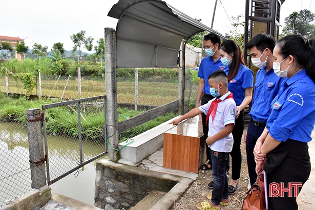 Hà Tĩnh: Học sinh lớp 4 cứu bé 2 tuổi rơi xuống ao ở Hương Sơn