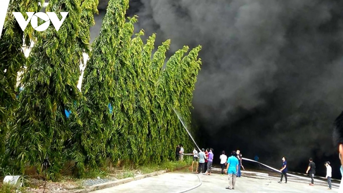 Cháy lớn tại công ty sản xuất mút xốp trong KCN ở Bình Dương