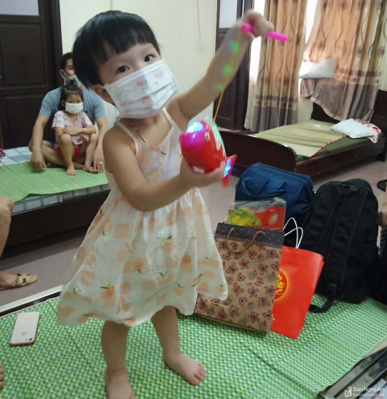 Trung thu sớm ở bệnh viện dã chiến có nhiều trẻ em nhất Nghệ An
