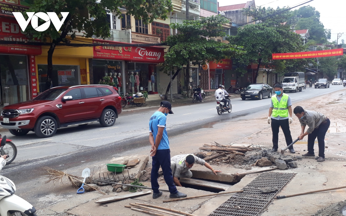 Nhiều hộ dân ở TP Yên Bái khốn khổ vì ngập úng