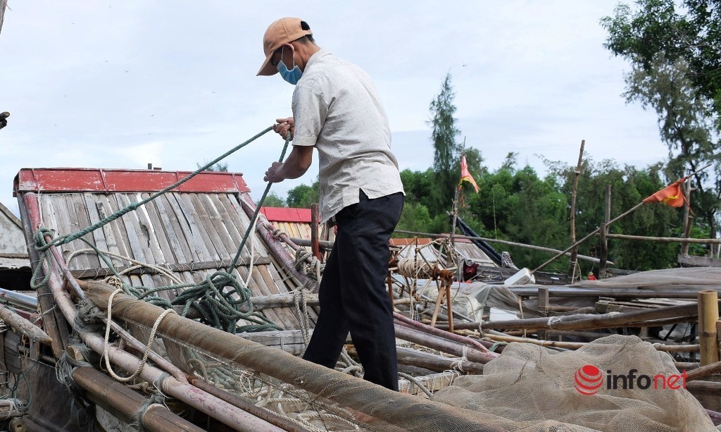 nghe-an-hang-tram-be-mang-len-bo-tranh-bao-dam-bao-an-toan-cho-hoc-sinh-giao-vien-truong-hoc-2-1634137386.jpg